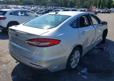 2019 Ford Fusion Energi Titanium from USA, damaged, VIN 3FA6P0SU3KR111057